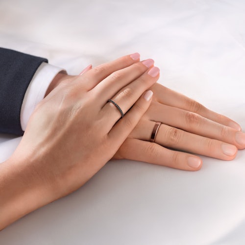 Obrączki Share Your Love: różowe złoto, czarny diament, płaskie, 1,5 mm i 3 mm
